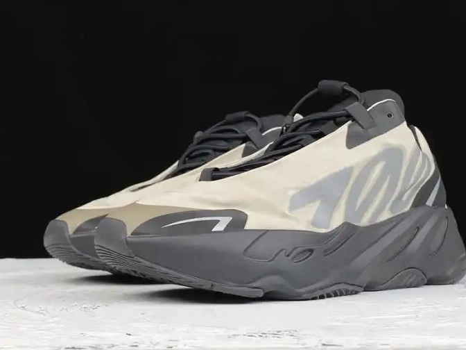 700 Yeezy FY3729 Bone Boost Adidas MNVN 0512